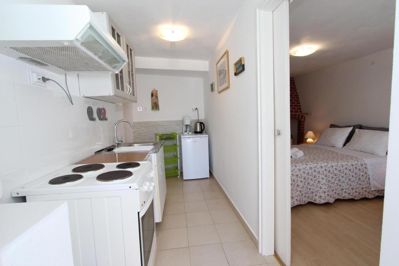 Apartments Knezovic روفينج المظهر الخارجي الصورة